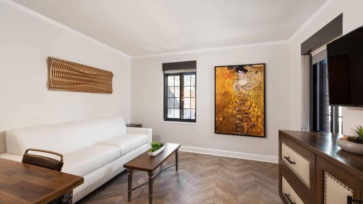 Luxe One-Bedroom Queen Suite